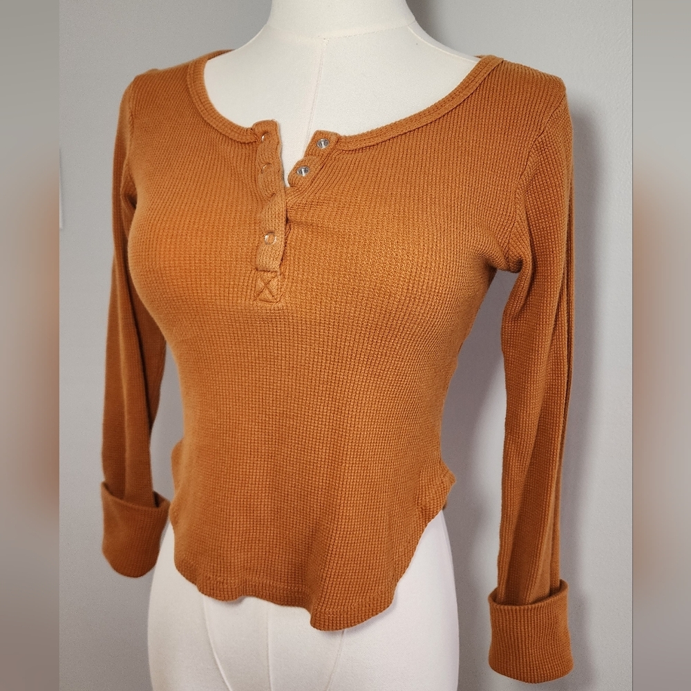 Forever 21 Knit Crop Top Long Sleeve Ribbed 1/4 Snap Shirt Tan Size S